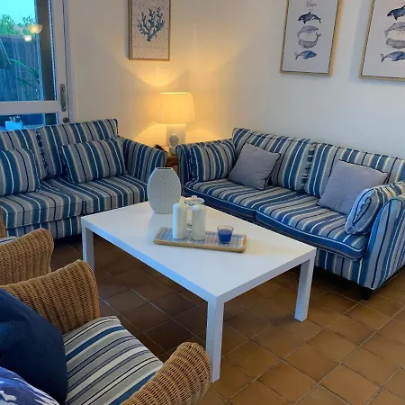 Homeforguest En Con Piscina Y Jardin Villa *
